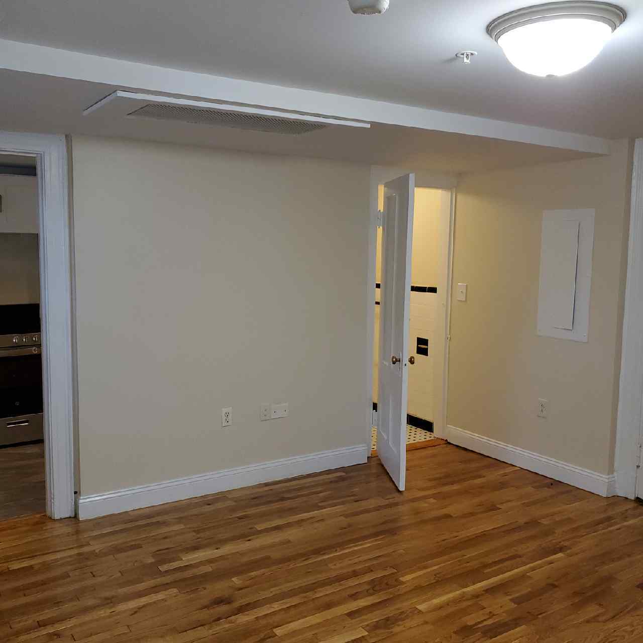 Building Photo - 1470 Beacon St