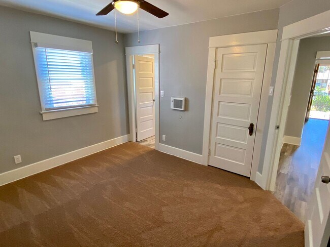 Building Photo - Charming 2 Bedroom Craftsman House w/Porch and Private Back Patio in Hillcrest