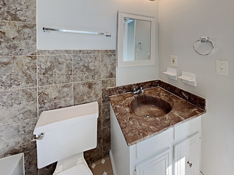 Building Photo - 8401 Southernwood Cove