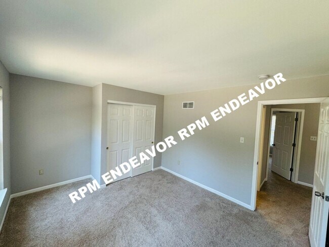 Building Photo - Spacious 4 bedroom, 2.5 bath home availabl...