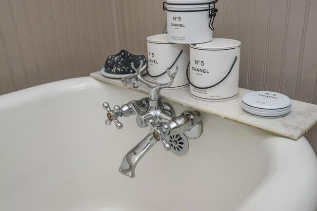 Building Photo - 242 Haralson Ave NE