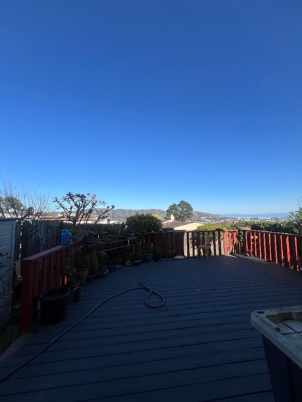 Building Photo - 215 Dennis Dr