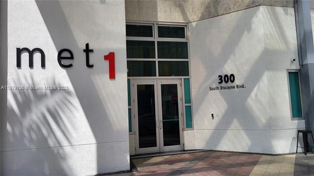 Building Photo - 300 S Biscayne Blvd