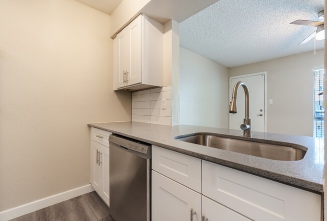 A1 Renovated - 1 Bed 1 Bath - Rise Lakeside