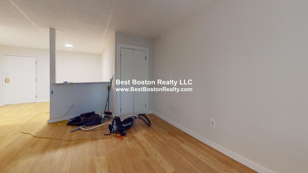 Building Photo - 19 Central St