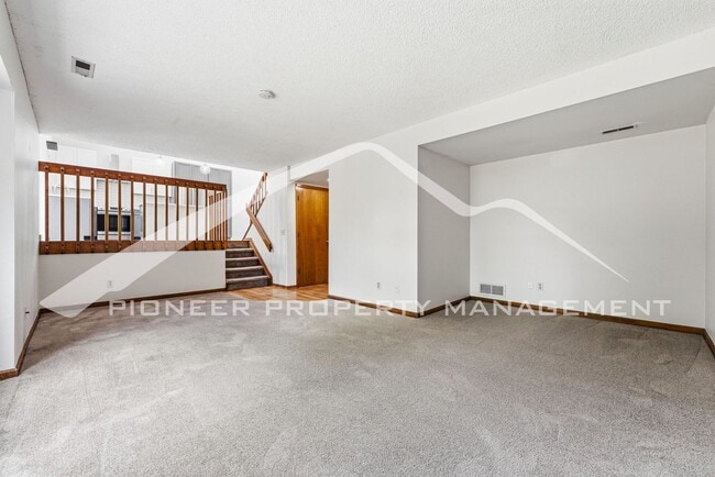 Building Photo - Spacious Home with Washer/Dryer and Central AC