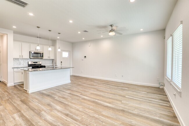 Building Photo - 3022 La Latina Dr