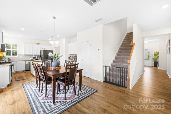 Building Photo - 1453 Harleston St