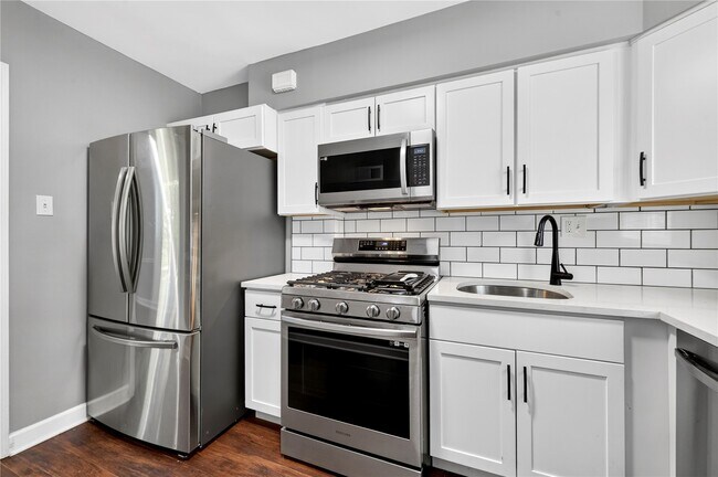 Building Photo - 725 Berick Dr