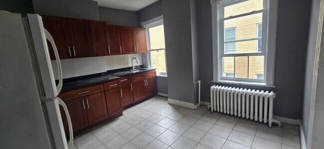 Building Photo - 4 bedroom, 1 bath