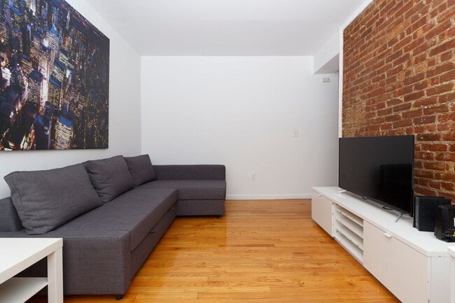 Building Photo - 300 E 93rd St