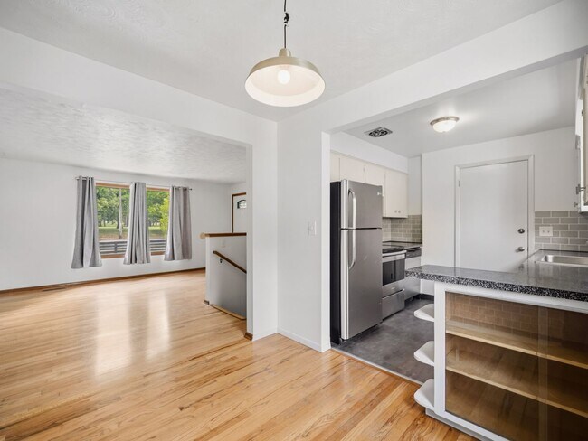 Building Photo - Spacious Unfurnished Home in Northwest Spokane