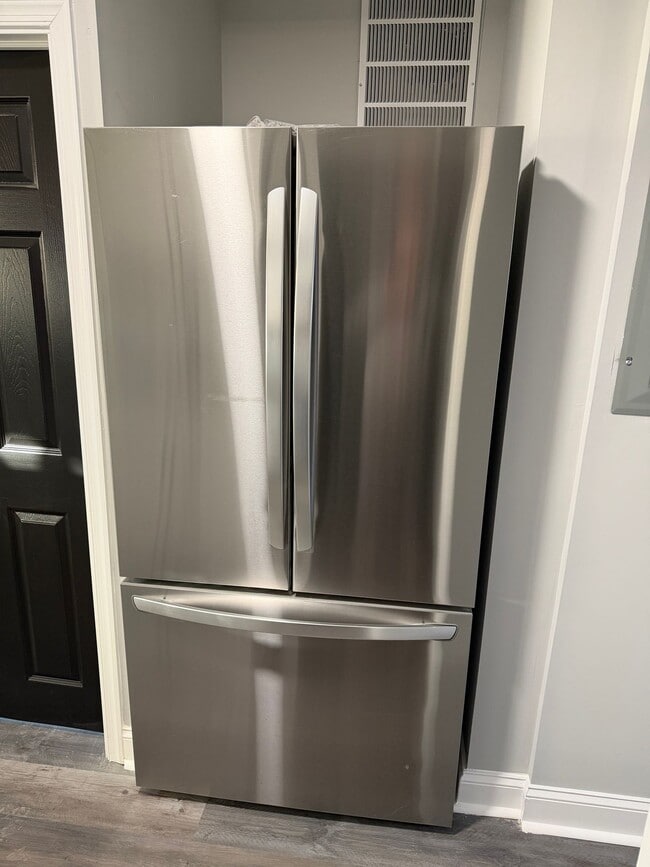 Building Photo - 1271 Limit Ave