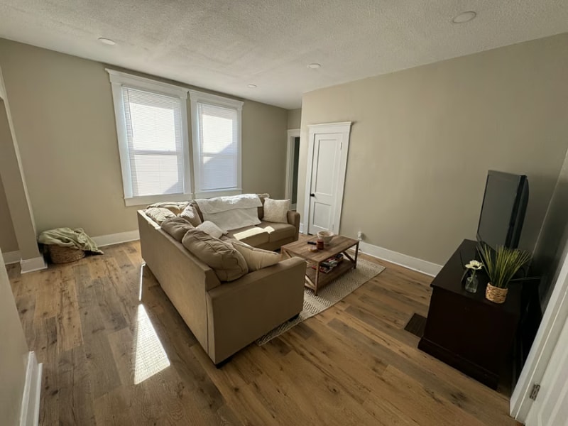 Building Photo - 900 Clarks Ln