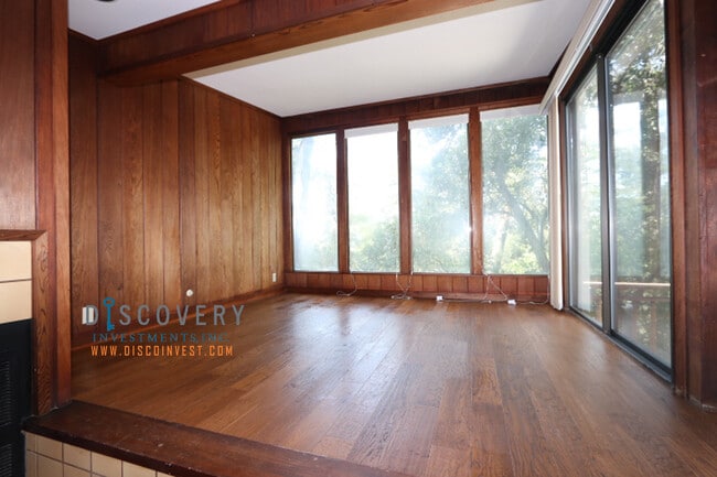 Building Photo - Contemporary Montclair 3+ Bedroom Canyon H...