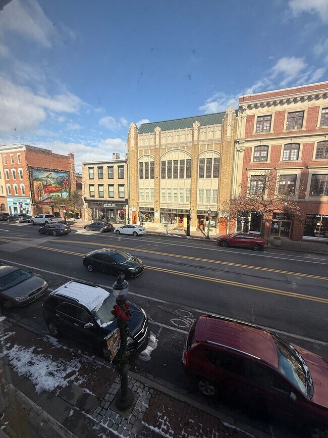 Building Photo - 32 W High St