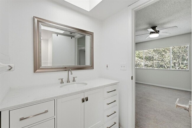 Building Photo - 525 Oak Haven Dr