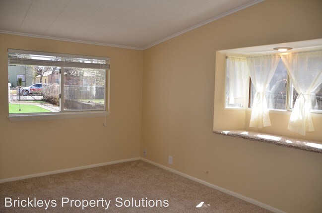 Building Photo - 1320 N El Paso St