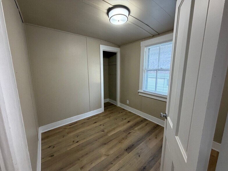 Building Photo - 708 N 10th St