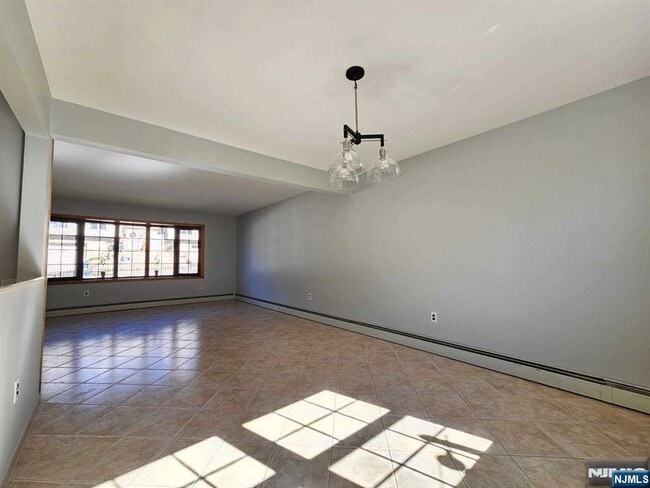 Building Photo - 27 Whitaker Ave
