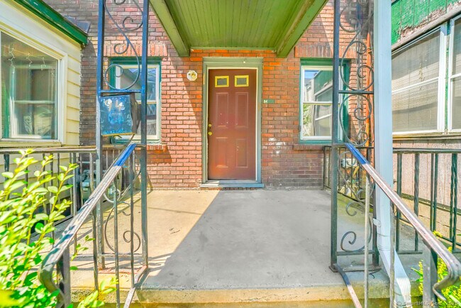 Primary Photo - 94 Oak St