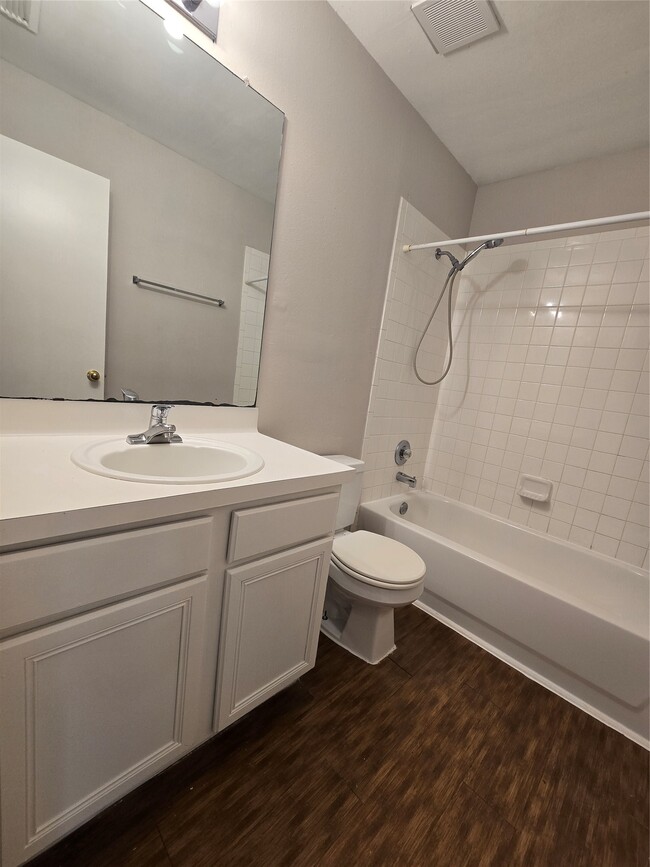 Building Photo - 16022 Old River Rd