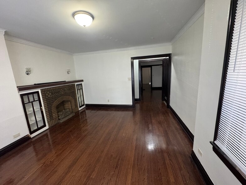 Building Photo - 8222 S Marshfield Ave