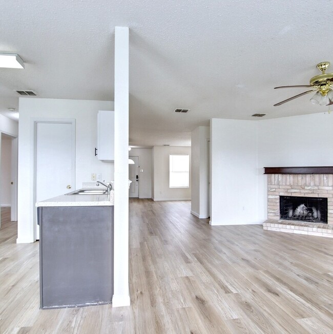 Building Photo - 8751 Gray Fox Ct