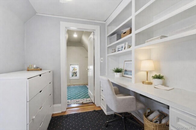 Building Photo - 37 Longview Dr