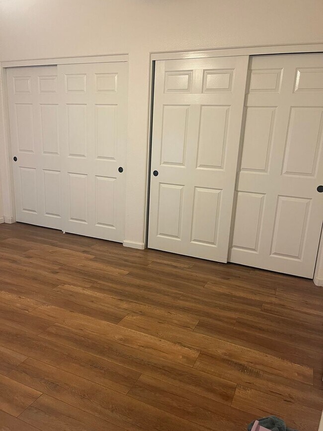 Building Photo - Now Available! Spacious 3 Bed, 2 Bath Corn...