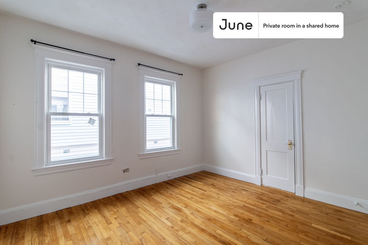 Building Photo - Room in Shared 4 bed/1 bath home in Dorchester Center
