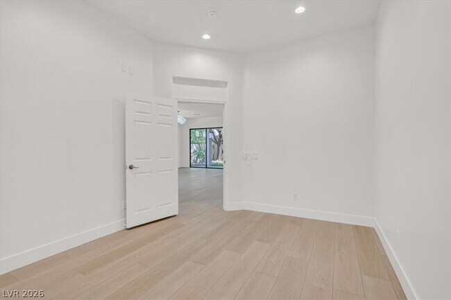 Building Photo - 28 Stonemark Dr