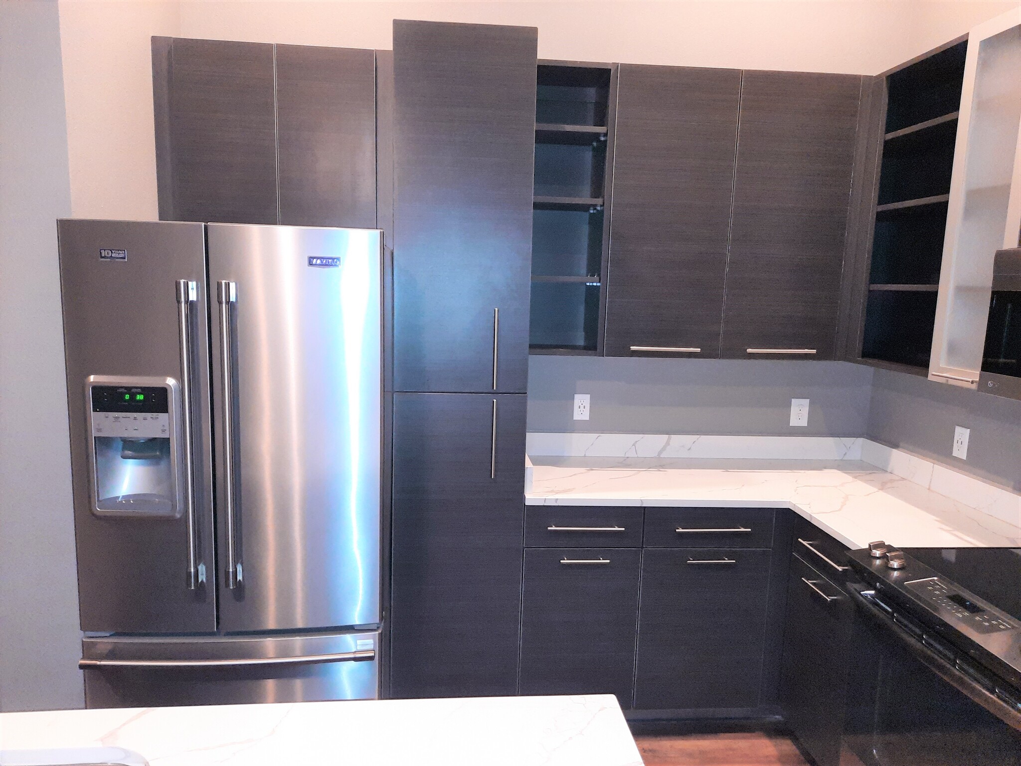 Modern Kitchen Cabinets - 905 9th Street