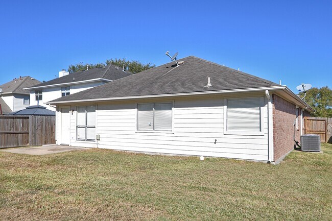 Building Photo - 15223 Stoneyview Dr