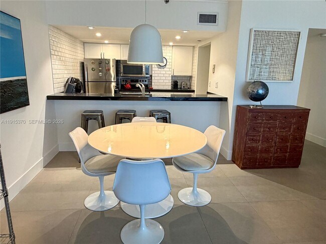 Building Photo - 555 NE 15th St