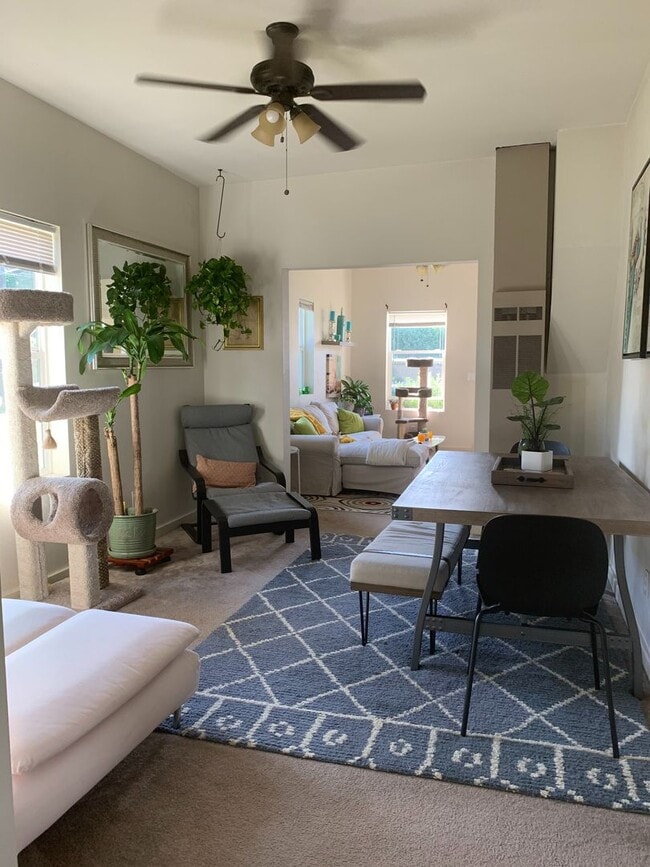 Building Photo - Cute one story rental in snohomish