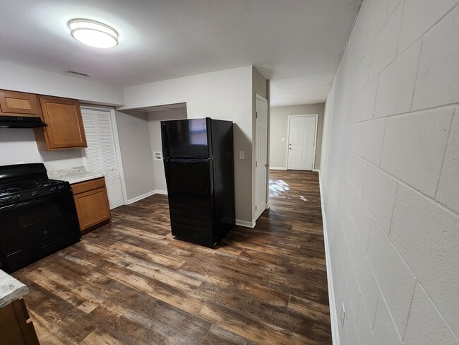 Building Photo - 924 Rarig Ave