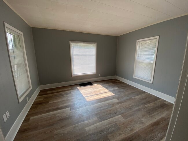 Building Photo - 711 Highland Ave