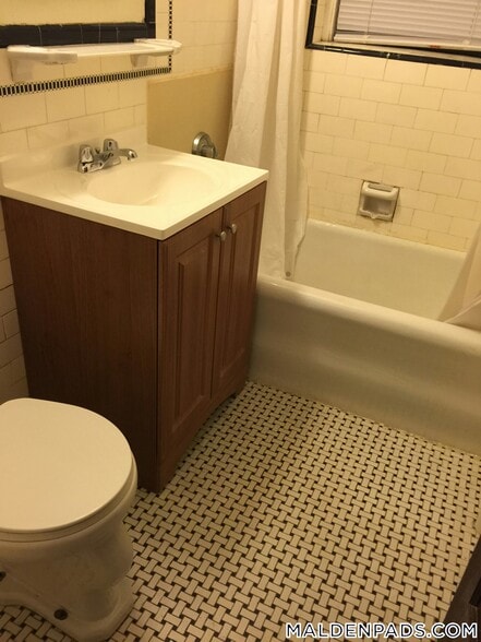 Building Photo - 349 Pleasant St