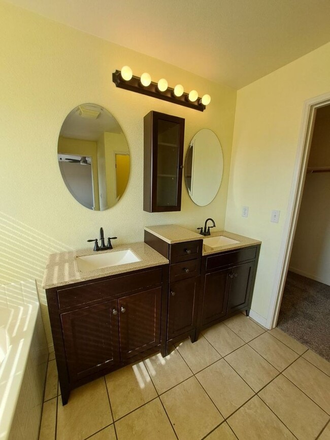 Building Photo - Beautiful 4 Bedroom House Ready To Call Home!