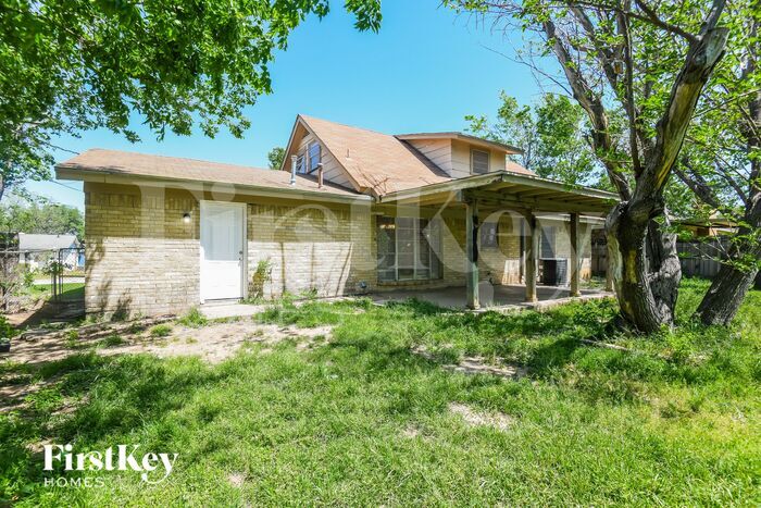 Building Photo - 217 Rancho Dr