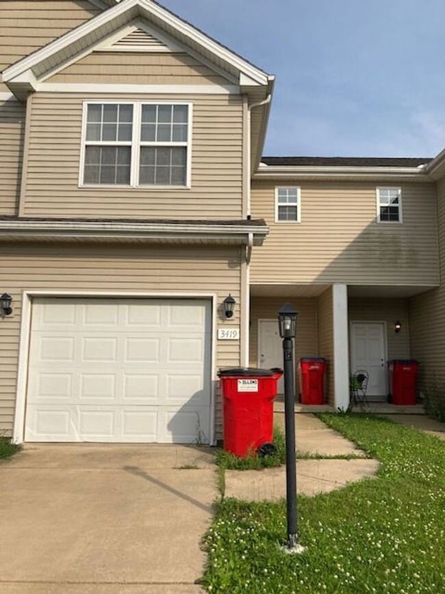 Building Photo - Available for move in NOW!