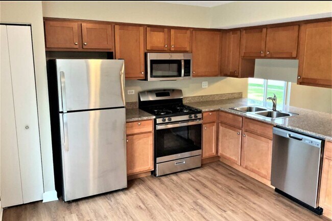 Building Photo - 1225 Sebring Cir