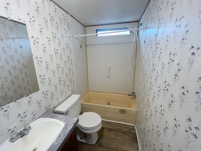 Building Photo - Mobile Home for Rent
