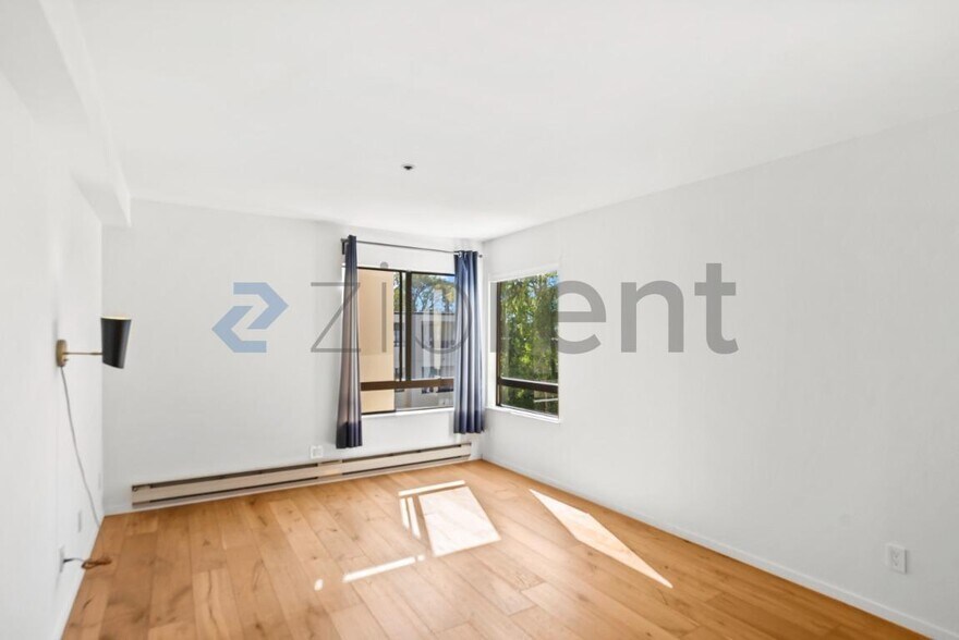 Building Photo - Unit 454