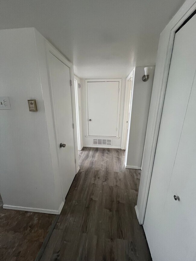 Building Photo - 1213 Dickerson Dr SE