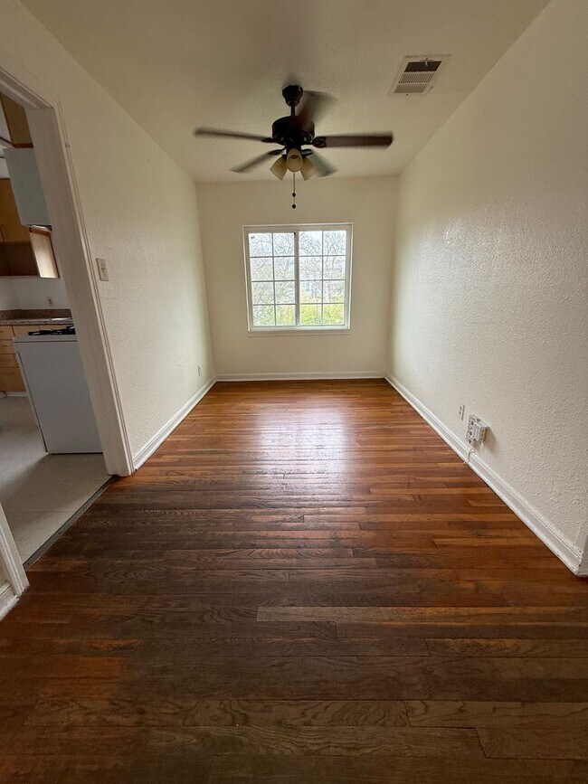 Building Photo - Rare 2/1 w/ Basement in Cherrywood!