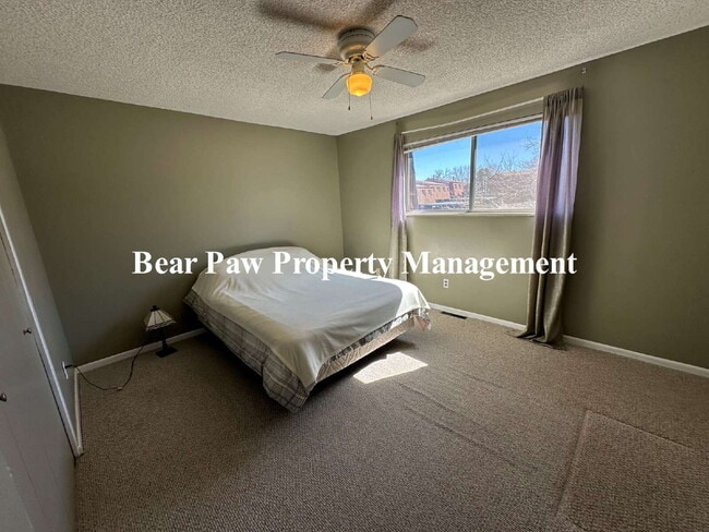 Building Photo - Spacious 3-Bed Townhouse in Golden!