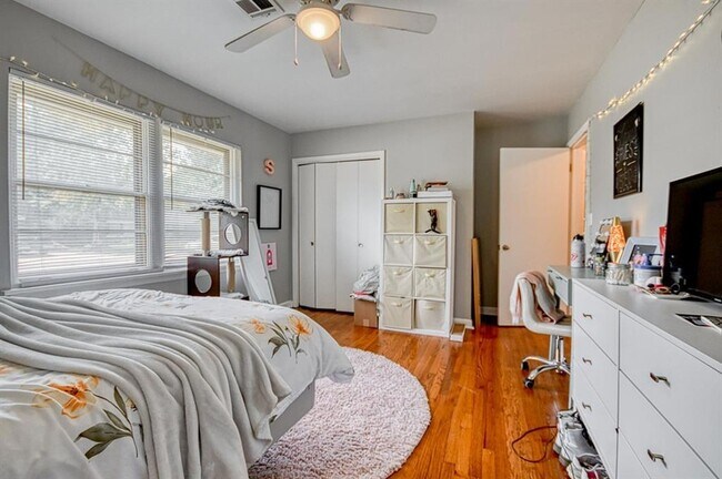 Building Photo - 1205 Westlawn Dr