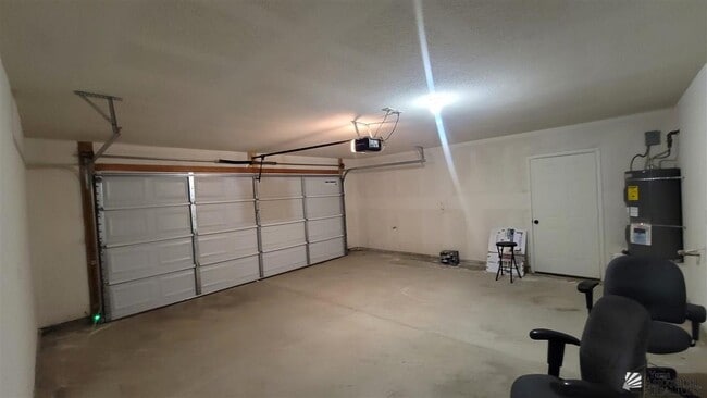 Building Photo - 7905 E 44th Ln